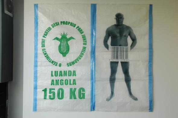 Kiluanji Kia Henda, 2008. Expired Trading Products, mixed media, photography print on woven bag,  120cm x144cm. Cortesia da Colecção Rui Costa Reis 