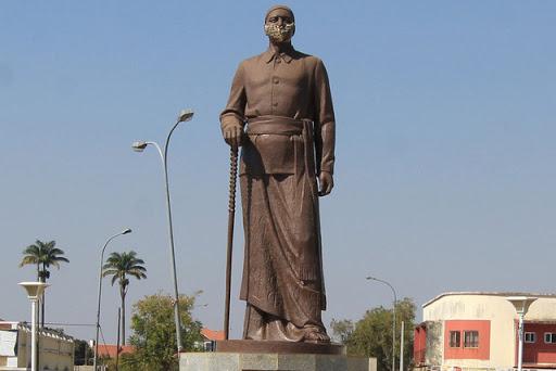 Estátua do Rei Ekwikwi II