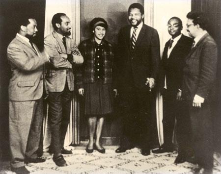 Rabat Kesha (ANC), Marcelino dos Santos (CONCP, FRELIMO), Amália Fonseca (CONCP, PAIGC), Nelson Mandela (ANC), Mário Pinto de Andrade (CONCP, MPLA) e Aquino de Bragança (CONCP) em Rabat, Marrocos, em 1962. 