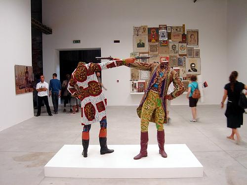 Yinka Shonibare, 'How to blow up two heads at once', in  'Check List - Luanda Pop' exposição colectiva do Pavilhão Africano da 52 Bienal de Veneza, comissariada por F. Alvim e S. Njami.