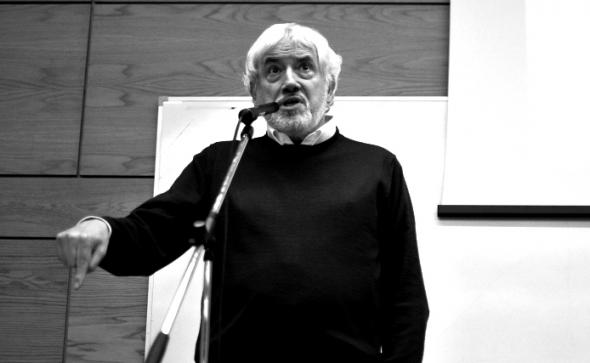 Intervenção de Ferran Iniesta na performance de Braima Galissa, ISCTE, 2011. Fotografia de Hugo Cruz.