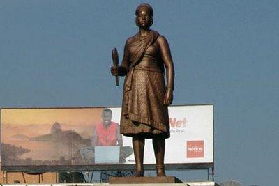 monumento dedicado à Rainha Ginga em Luanda