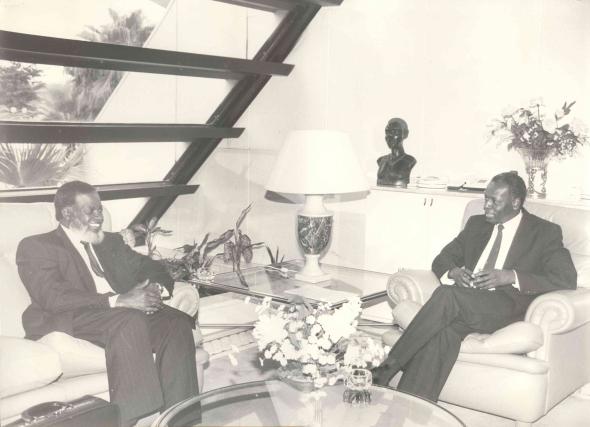 visita de Sam Nujoma a Luanda, em 1990.