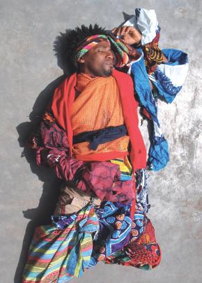 Mwamby Wassaky vestido por si 