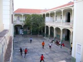 ' foto d'outro dia' Pátio M_EIA, S. Vicente. Fotografia de Ângelo Lopes, 2007.