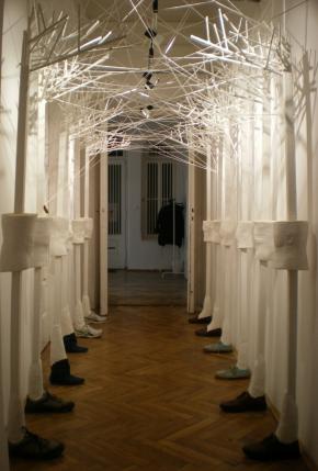 Do Things Still Grow Beneath The Shadow Of Big Trees?, de Ana Rita Ganhão Do Things Still Grow Beneath The Shadow Of Big Trees?, de Ana Rita Ganhão