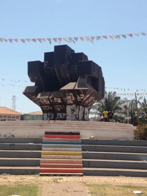  Monumento aos mártires de Pindjiguiti (massacre de 1959 que vitimou às mãos do fascismo e da sua política colonial entre 40 a 70 marinheiros e estivadores), Bissau, foto de Marta Lança 2019