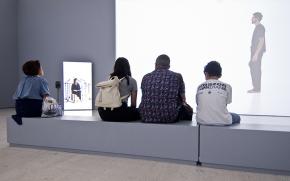 Grada Kilomba, 'Illusions Vol. I, Narcissus and Echo'. 2017. Aspetos da instalação atualmente em exposição na Coleção Moderna. Fotografia de Márcia Leça