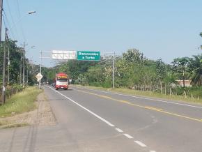 Os migrantes africanos chegam a Turbo depois de atravessar o Equador e a Colômbia pela estrada Panamericana. Urabá Noticias (Benjamín Acevedo) 