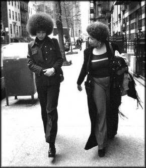 TM e Angela Davis