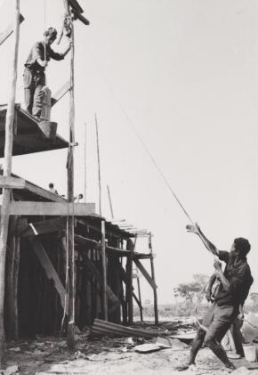 A construção da igreja do Luso.