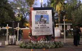 Vigília anual em memória de Mariela Escobedo, na praça central de Chihuahua, onde foi assassinada a 16 de dezembro de 2010 (Pie de Página)