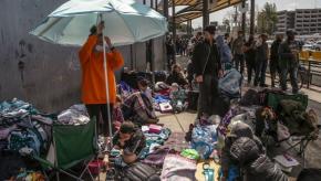 Enquanto esperam por uma decisão sobre pedidos de asilo, os migrantes europeus aguardam em Tijuana em acampamentos improvisados (EFE)