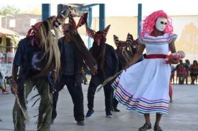 A Minga e o Tenango marcam o passo da Dança dos Diabos. El Universal
