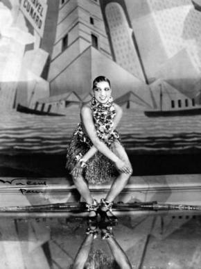 Josephine Baker, Tanzt Charleston