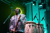 Bonga “Prefiro cantar dizendo as coisas, do que fingir que está tudo bem”