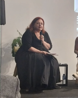 Celebração dos “nómadas digitais” e invisibilidade dos imigrantes. Lívia Apa