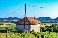 O adultério jaz ali